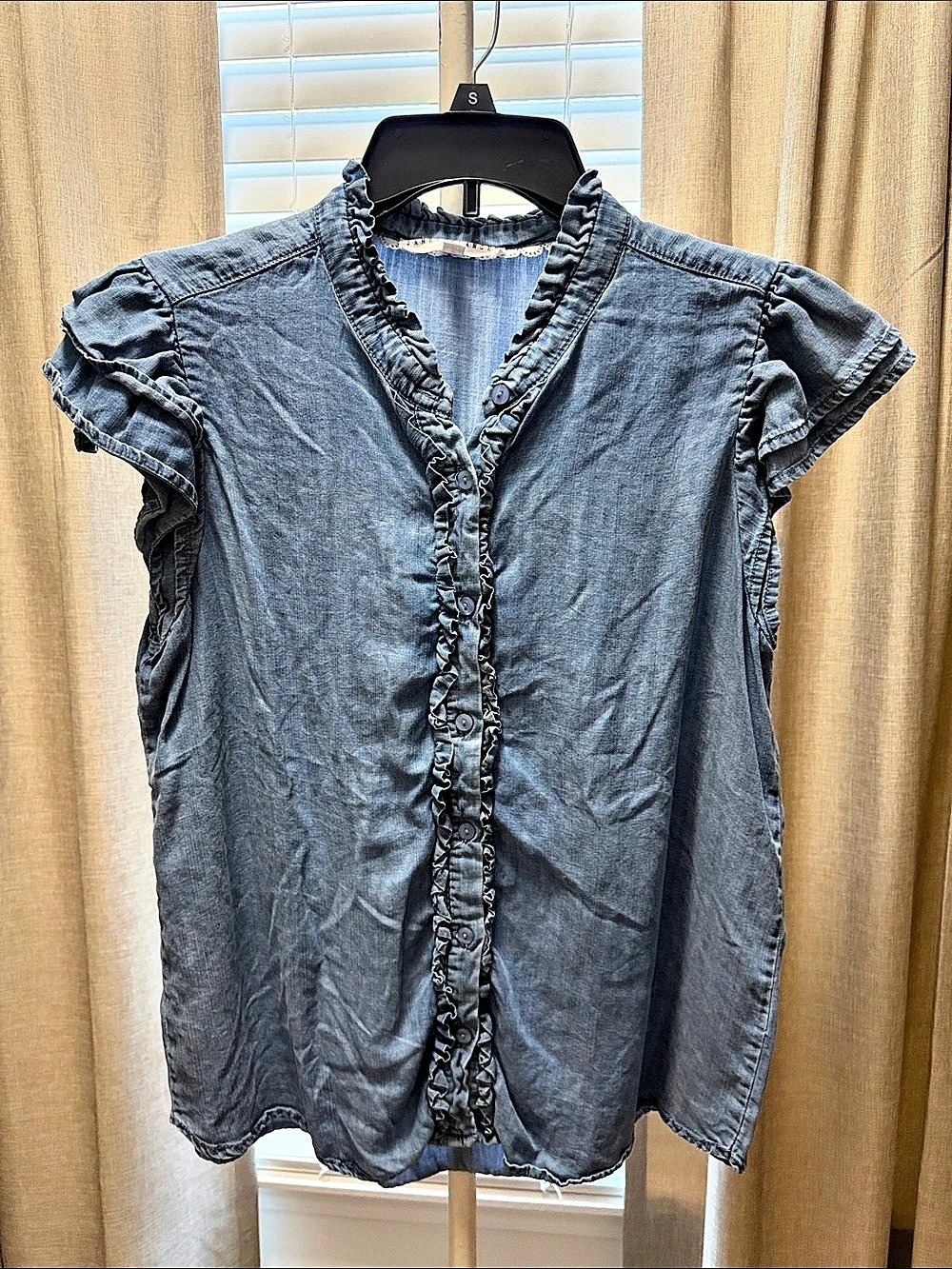 Jane + Delancey Ruffle Front Top in Blue Size M Like New